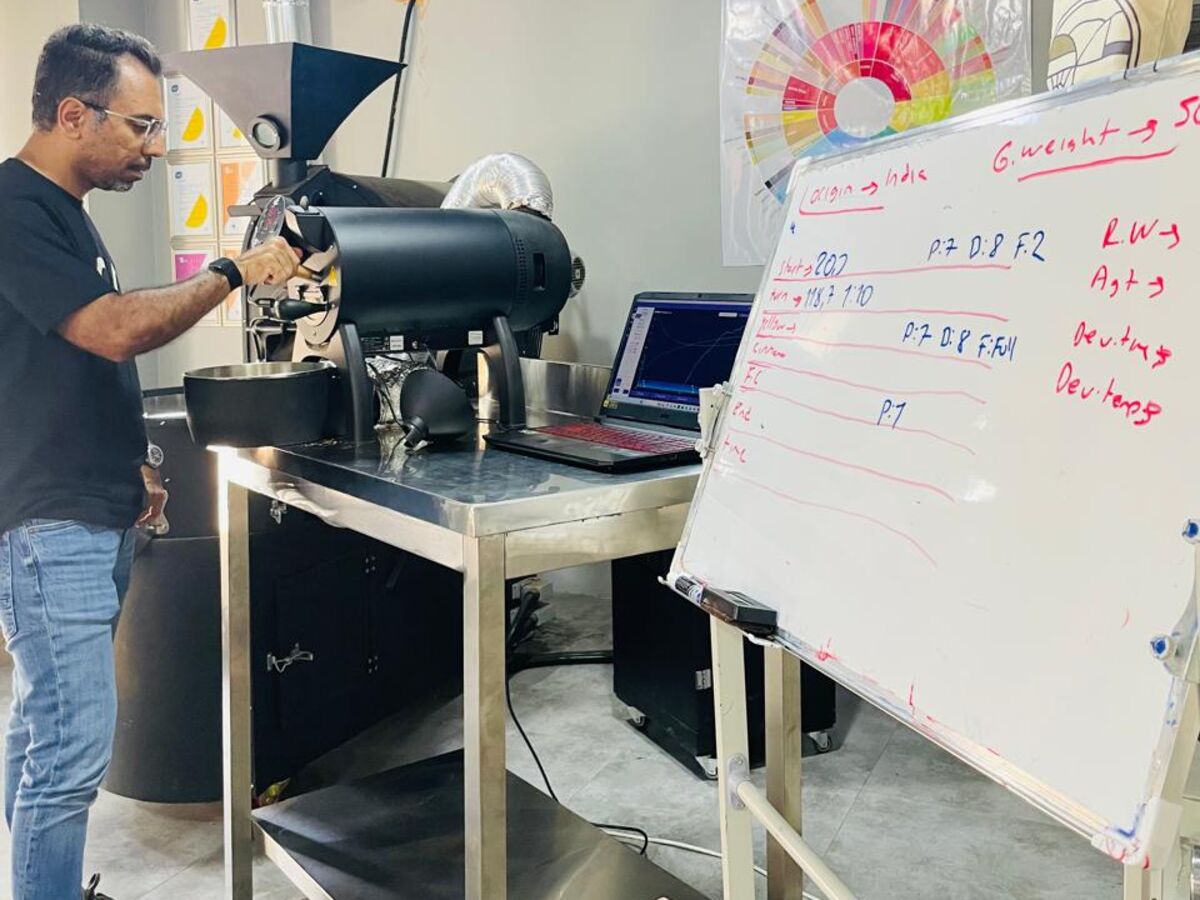 Hands-on roasting training with professional equipment and roast profiling